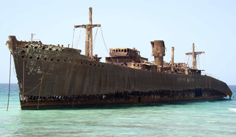سرنوشت کشتی یونانی در جزیره کیش چه می شود؟