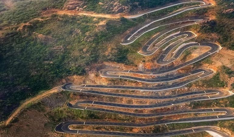 عجیب ترین جاده ی مارپیچ آسیا در هند