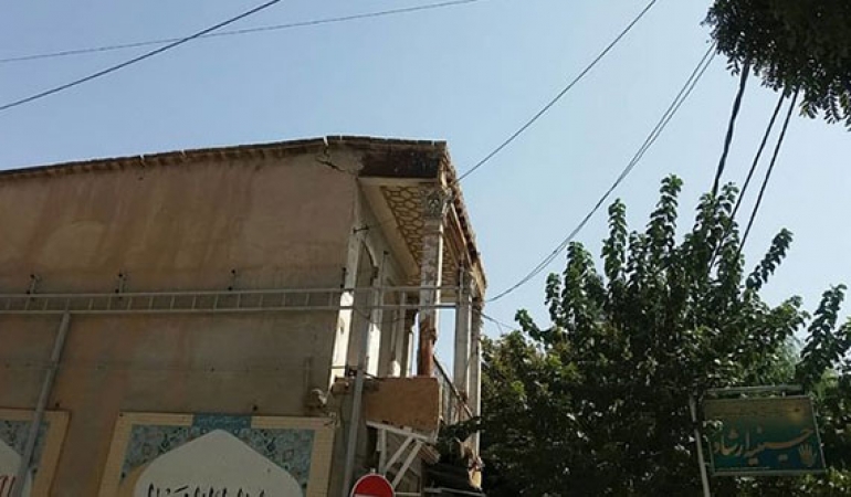 تخریب بخشی تاریخی حسینیه ارشاد نجف آباد